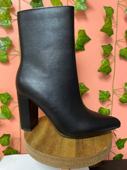 Bellflower Black Boots